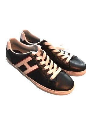 Navy leather logo Tommy Hilfiger sneakers Red white accents Women’s 10 Retro